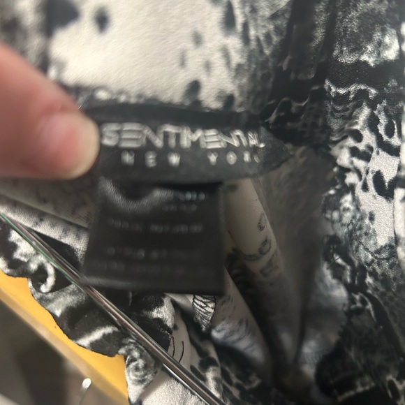 Printed pencil skirt medium with side tie - Picture 3 of 4